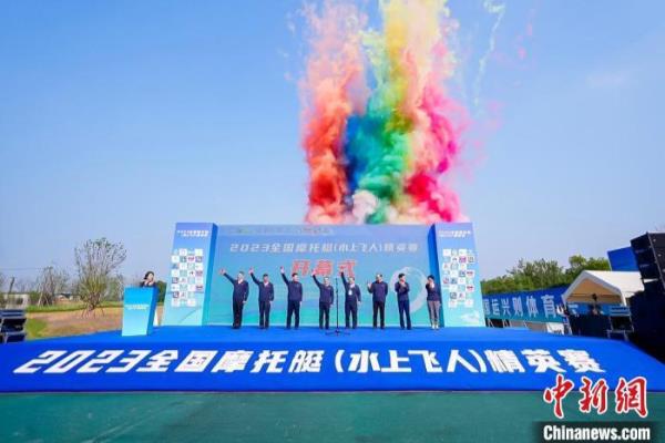 摩托艇水上飞人表演必须两个人吗