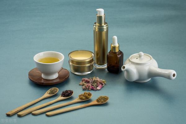 vc精华液白天用还是晚上用
