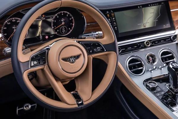 宾利欧陆gt和阿斯顿马丁哪个好.