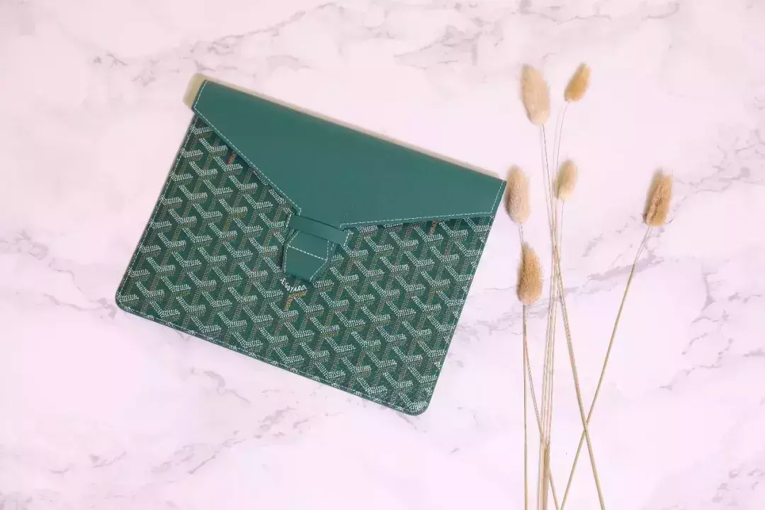 goyard信封包可以装手机吗(23)