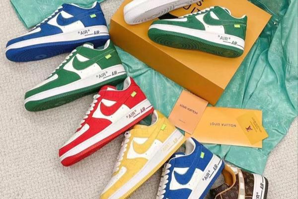 耐克和路易威登联名运动鞋哪个好.