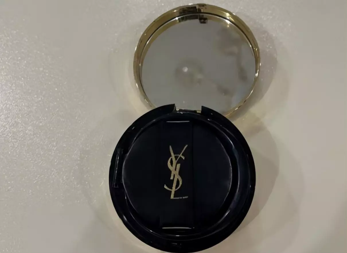 ysl气垫对应哪款粉底液(1)