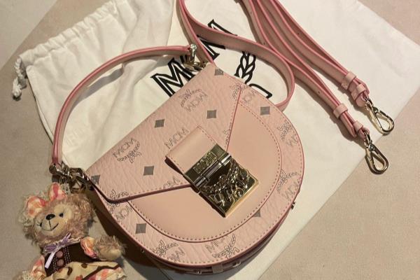 mcm17款马鞍包肩带怎么固定