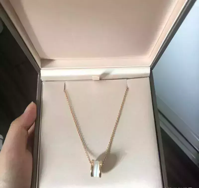 卡地亚白金满钻手镯价格(14)