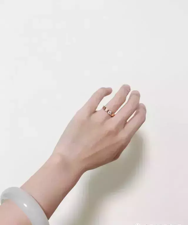 卡地亚白金满钻手镯价格(16)