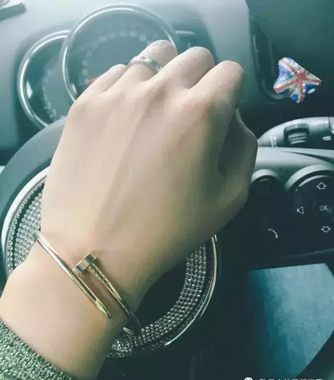 卡地亚白金满钻手镯价格(23)