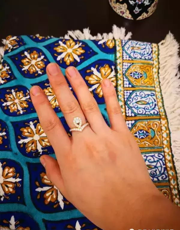 卡地亚白金满钻手镯价格(25)