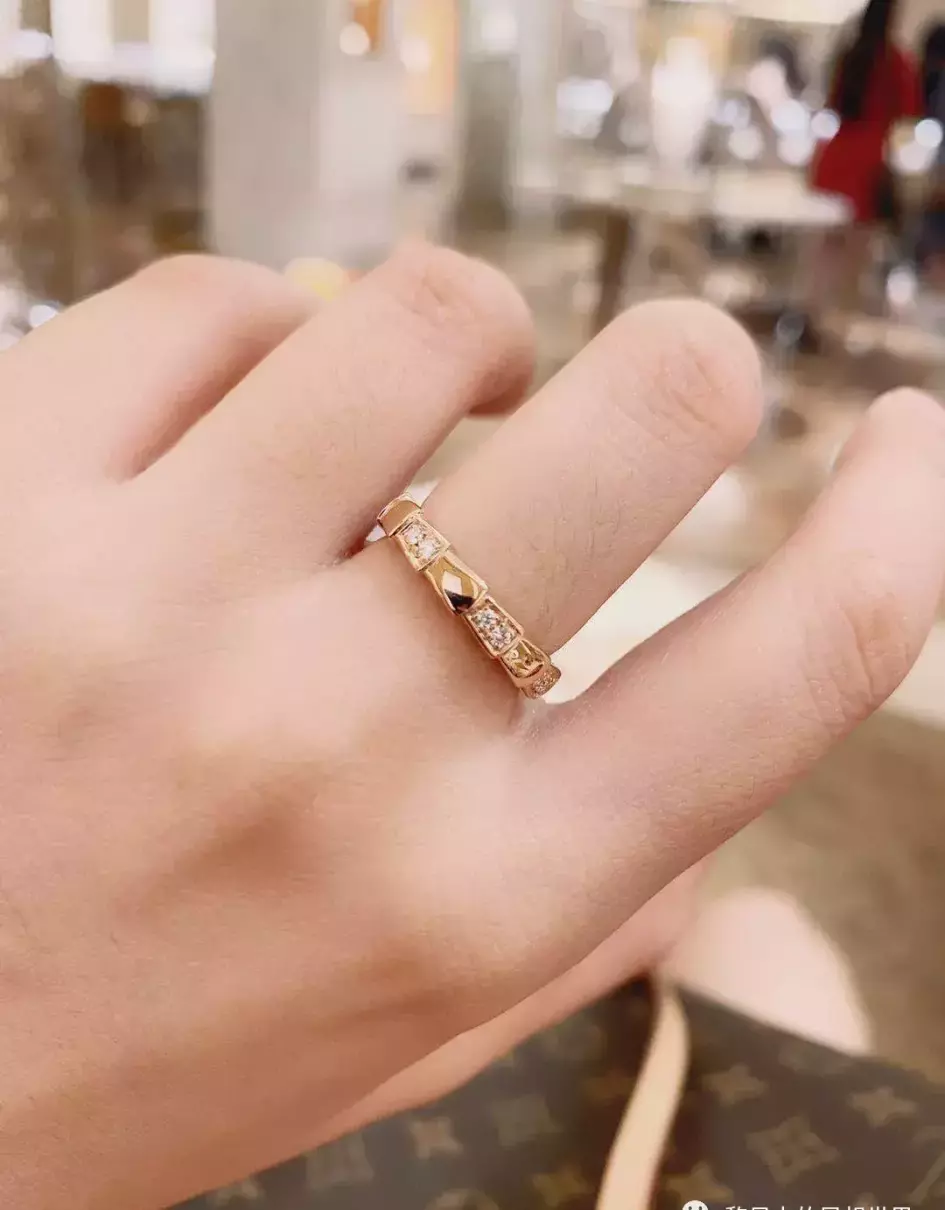 卡地亚白金满钻手镯价格(2)