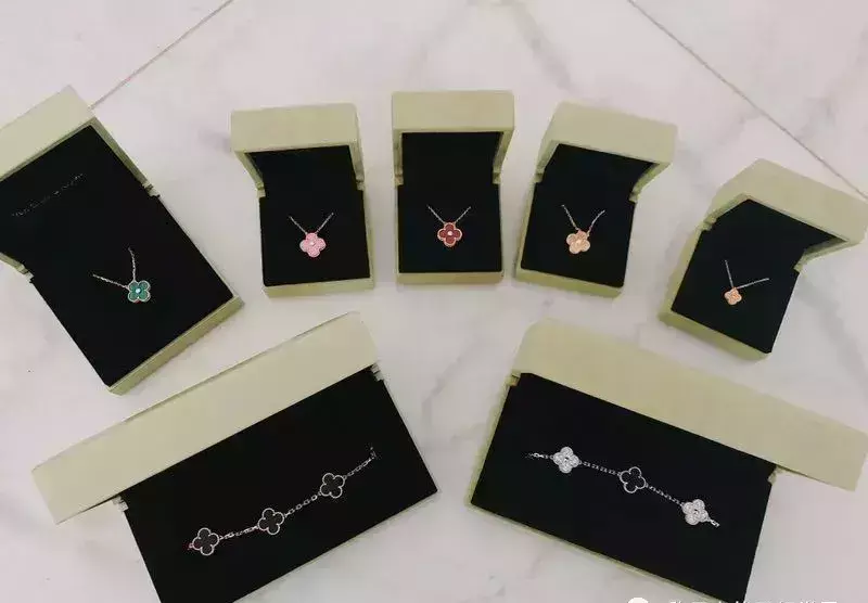 卡地亚白金满钻手镯价格(31)