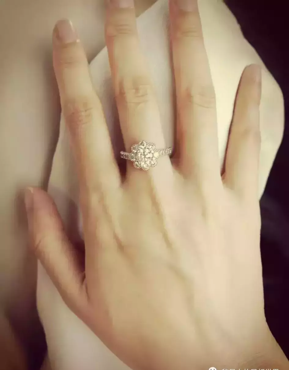 卡地亚白金满钻手镯价格(37)