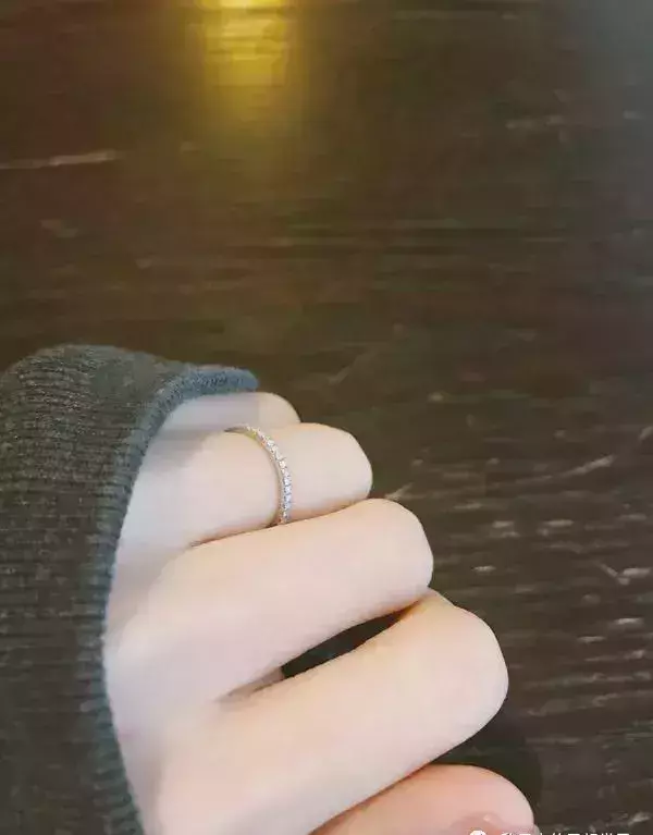 卡地亚白金满钻手镯价格(40)