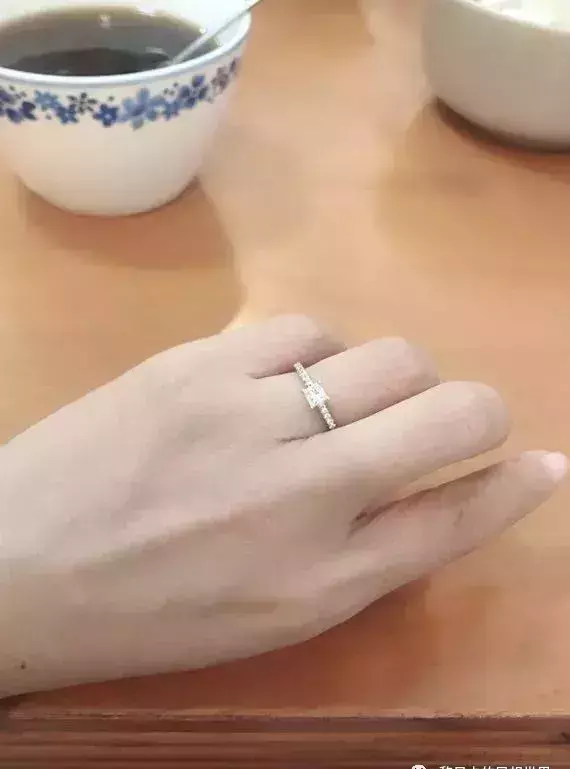 卡地亚白金满钻手镯价格(41)