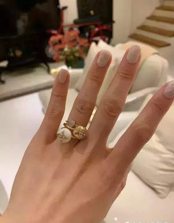 卡地亚白金满钻手镯价格(46)