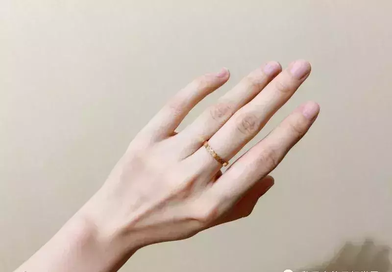 卡地亚白金满钻手镯价格(4)