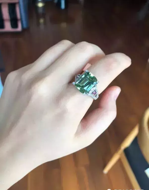 卡地亚白金满钻手镯价格(57)