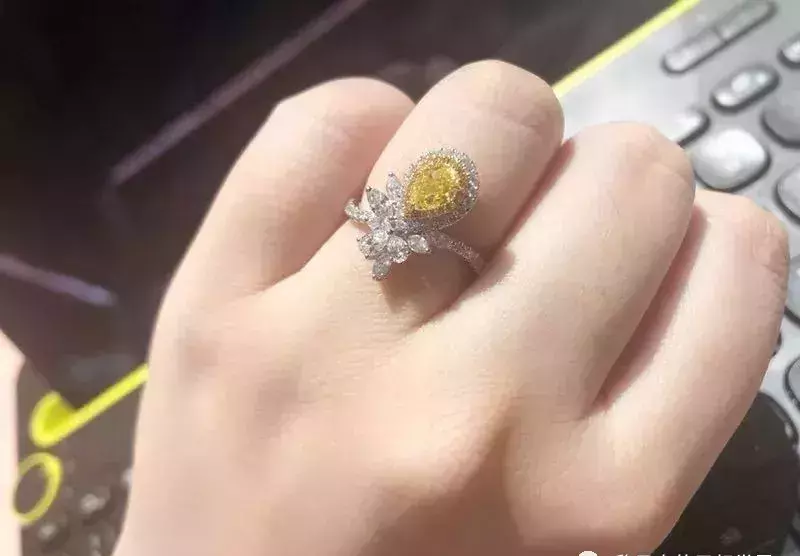 卡地亚白金满钻手镯价格(60)