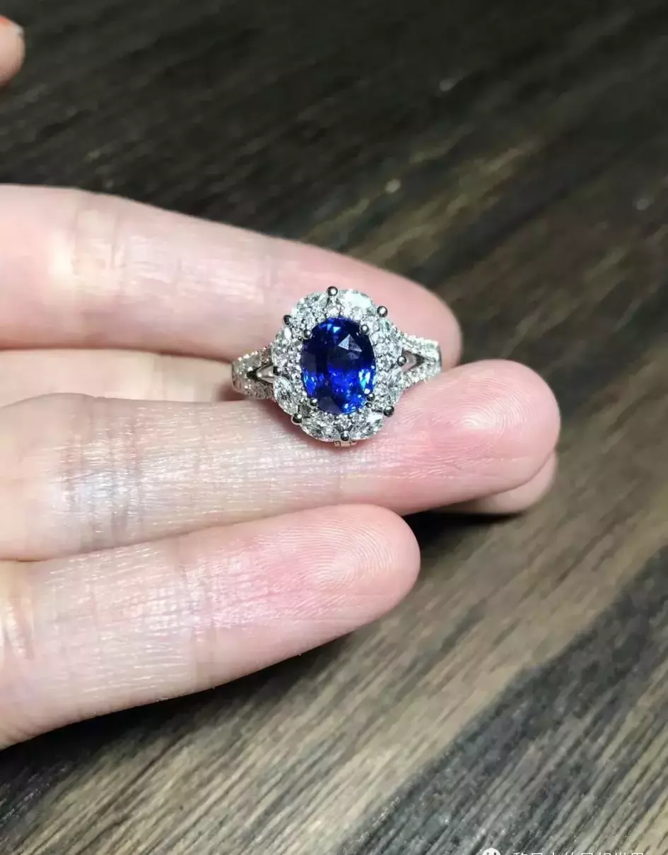 卡地亚白金满钻手镯价格(61)