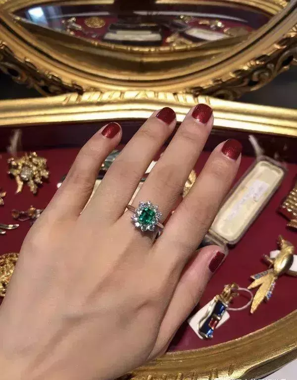 卡地亚白金满钻手镯价格(62)