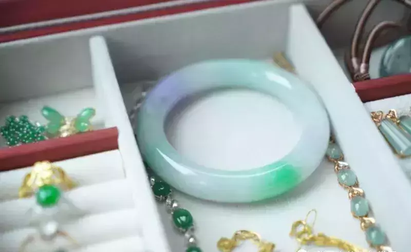 卡地亚白金满钻手镯价格(65)