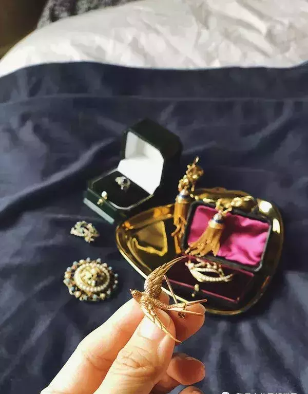 卡地亚白金满钻手镯价格(69)