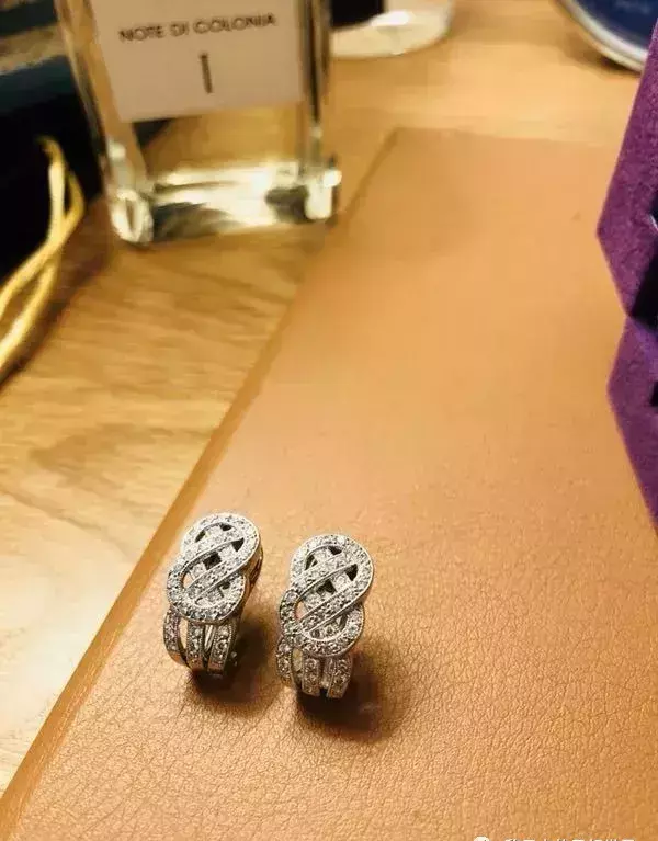 卡地亚白金满钻手镯价格(73)