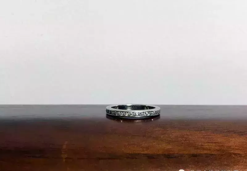 卡地亚白金满钻手镯价格(9)