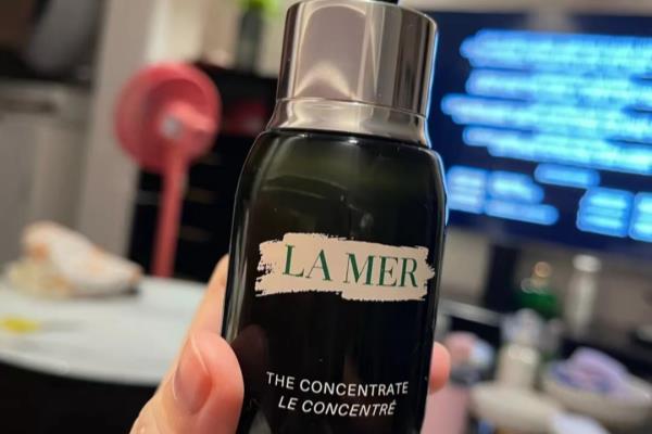 赫莲娜精华露跟精粹水有什么差别.