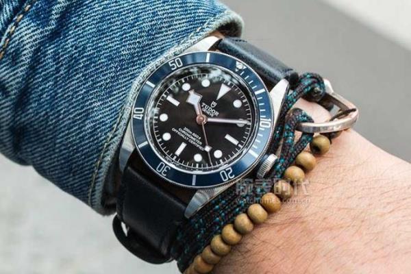 表买石英的还是机械的