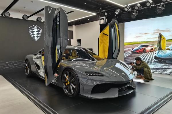 科尼赛克gemera是充电的吗